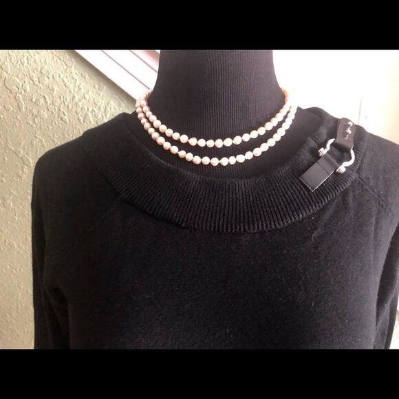 Beautiful sweater by Ralph Lauren in small - Picture 2 of 3